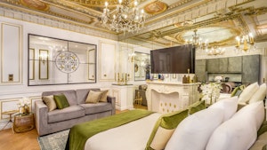 Parisian Pot of Gold image 5