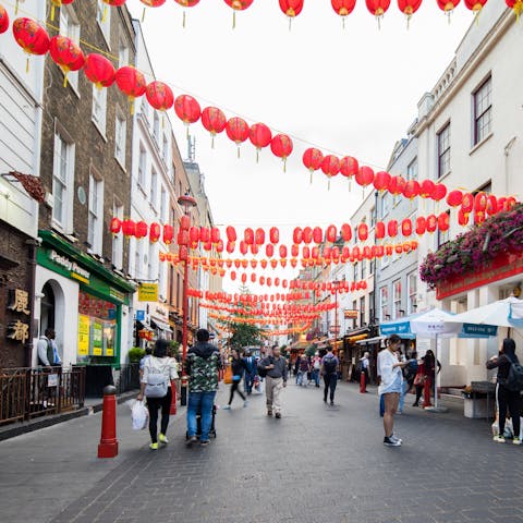 Immerse yourself in the cultural crowds of Chinatown