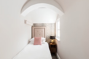 Regency Retreat image 9
