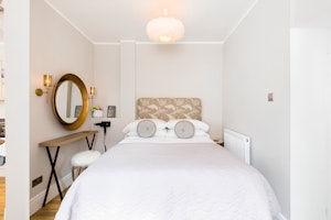 Regency Retreat image 7