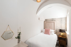 Regency Retreat image 6