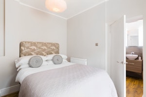Regency Retreat image 5