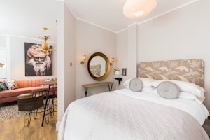 Regency Retreat image 4