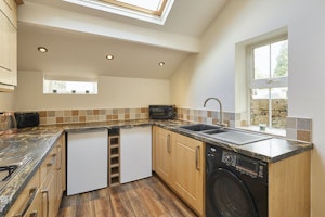 Matlock Charm image 12
