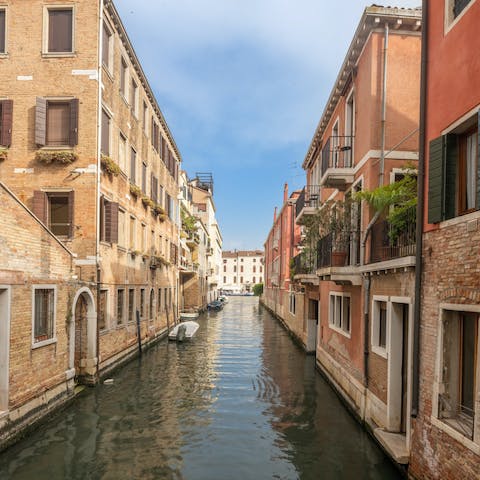 Enjoy the tradition and beauty of Venice from the Santa Croce neighbourhood 