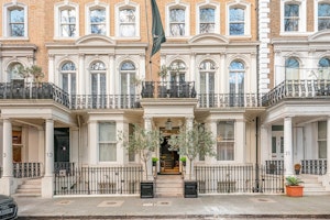 Knightsbridge Dusk image 3