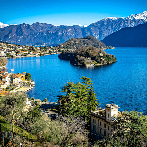 Immerse yourself in the stunning beauty of Lake Como 