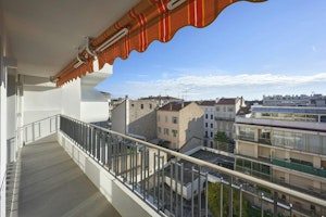 The Sunshine of Cannes image 7
