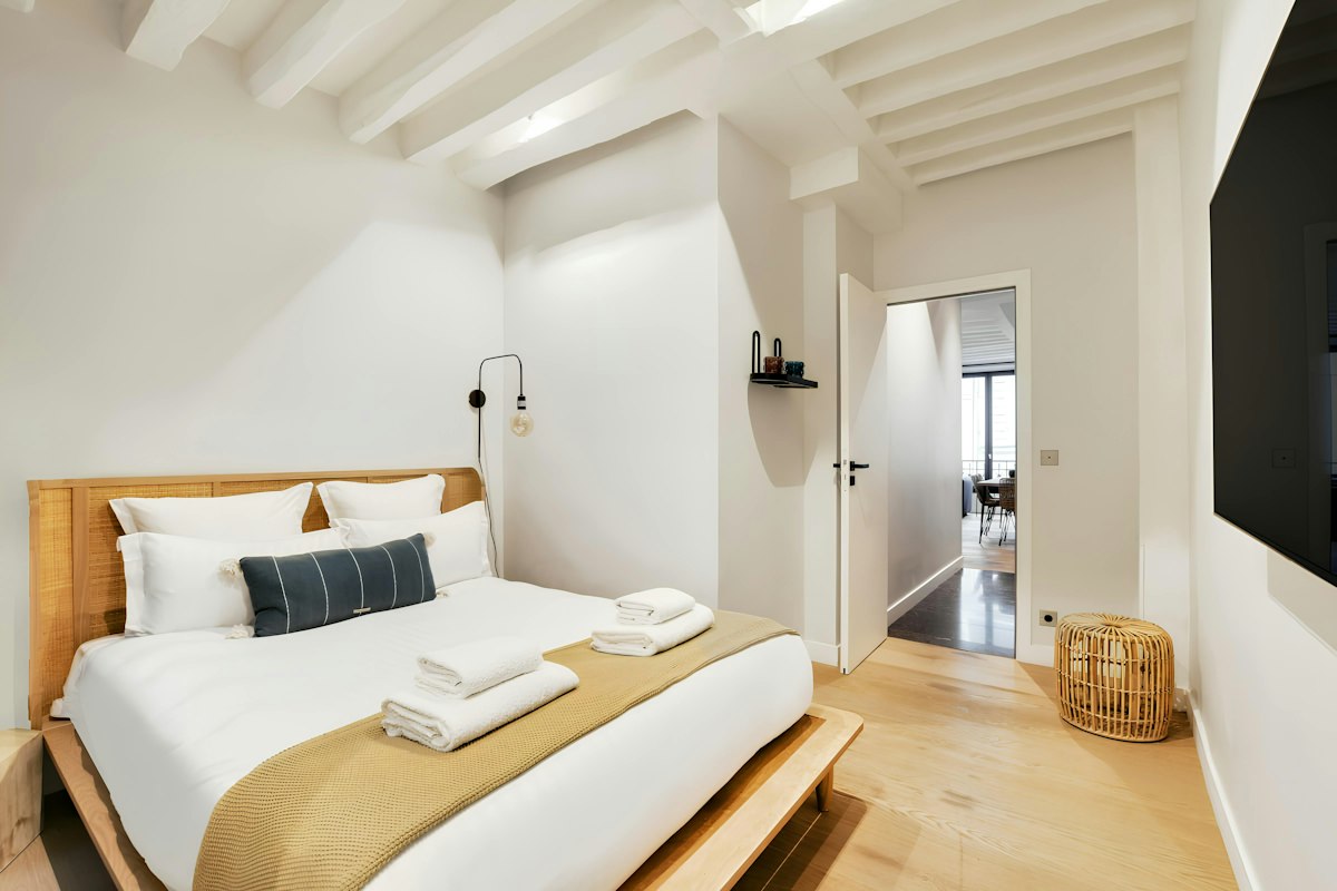 White Beams, Ile-de-France
