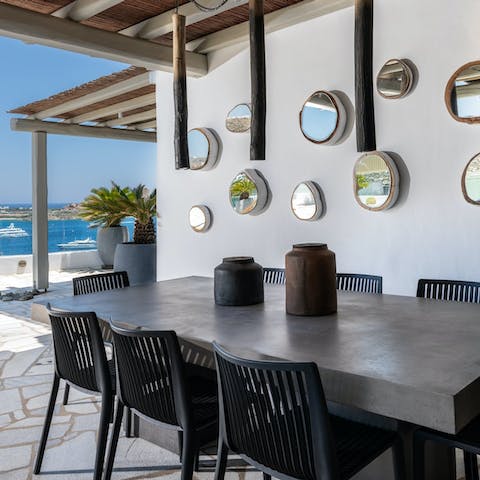 Organise delicious alfresco meals in the outdoor dining area