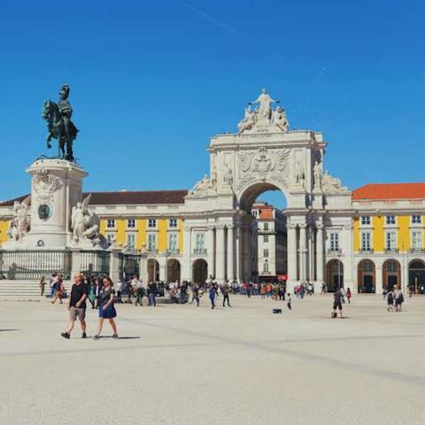 Take the easy twenty minute walk down to Praça do Comércio and the Tagus