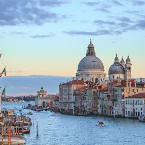 Explore Venice and its cultural sights, beautiful scenery, and world-class restaurants with ease