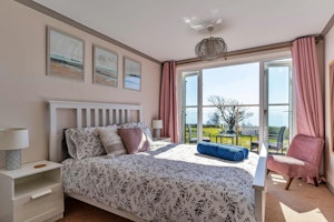 Green Hills & Sea Air image 9