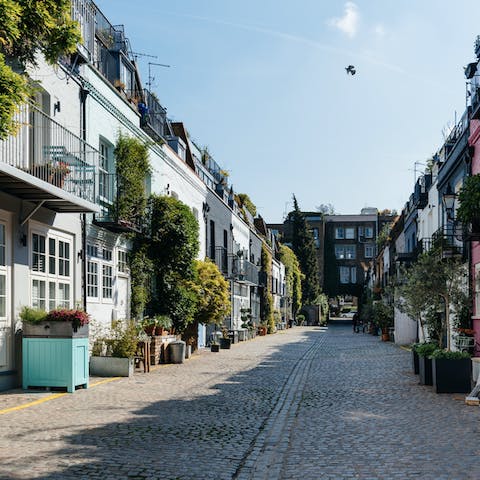 Wander through the picturesque mews of Notting Hill