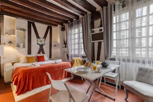 Marais Charms image 14