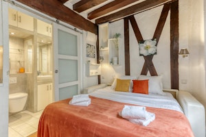 Marais Charms image 12