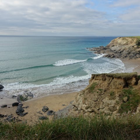 Stroll over to Cornwall's rugged coastline in ten minutes
