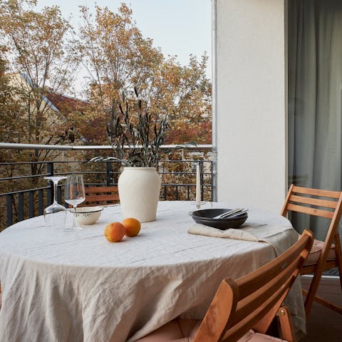 Share memorable meals on the balcony 