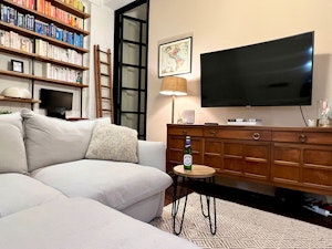TV Studio Hideaway image 9