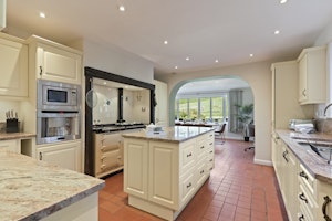 The Surrey Hideaway image 9