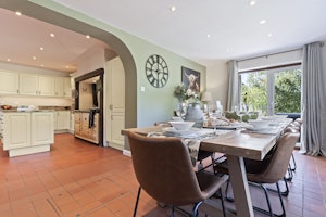 The Surrey Hideaway image 6