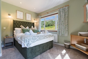 The Surrey Hideaway image 3