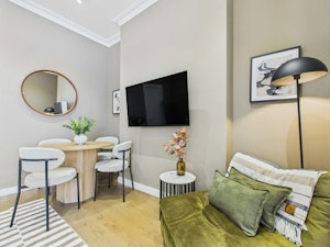 Bloomsbury Silk image 12