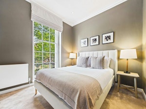 Bloomsbury Silk image 8