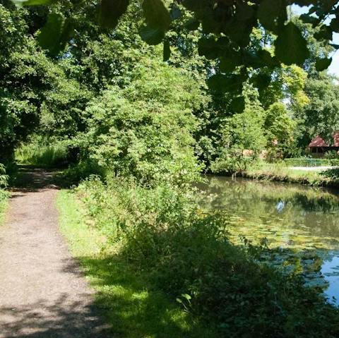 Follow the riverside path around the pretty town of Hadleigh