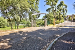 La Riviera image 11