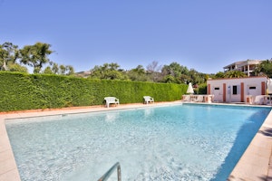 La Riviera image 10