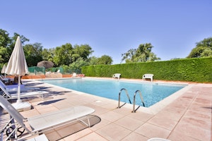 La Riviera image 9