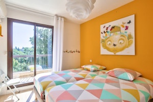 La Riviera image 7