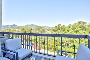 La Riviera image 2