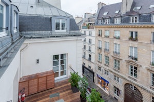 Parisian Kiss image 8