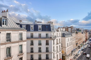Parisian Kiss image 7