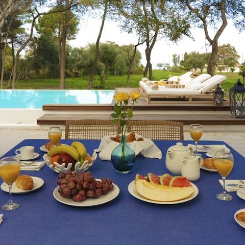 Enjoy a breakfast spread or lunch fresh off the barbecue and dine alfresco everyday