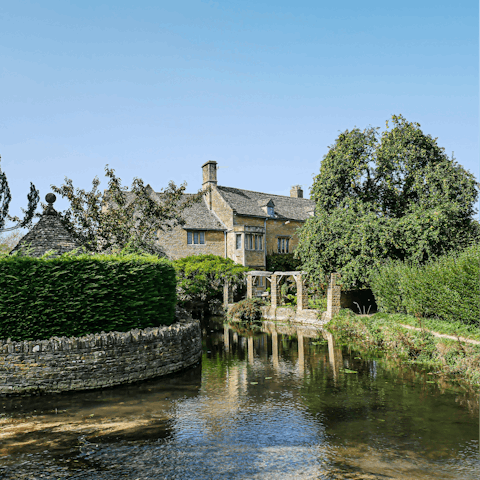 Stay in a beautiful, quiet corner of the Cotswolds, close to wonderful village pubs, farm shops, and lovely walks