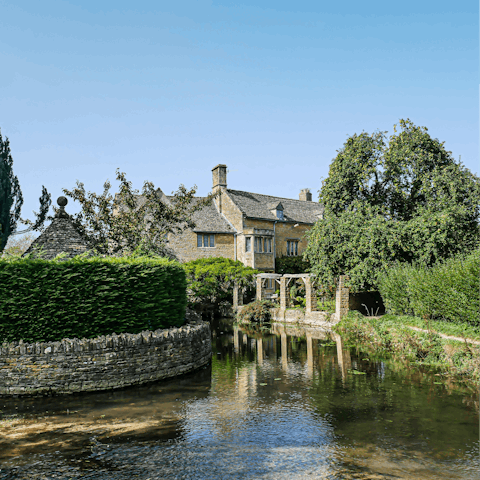 Stroll around the picturesque Bourton-on-the-Water on a warm day