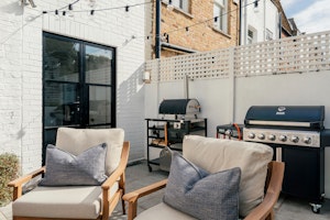 Townhouse Charm image 2