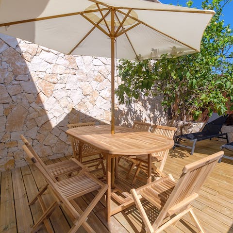 Tuck in to hearty breakfasts of around the outdoor dining table, basking in the morning sun