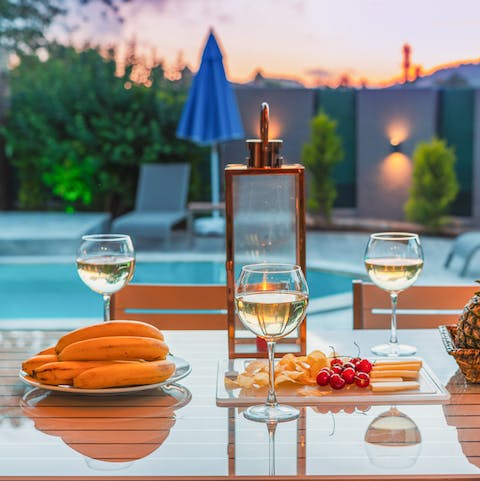 Dine alfresco by the pool