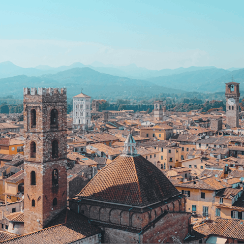 Stau just a ten-minute drive from the old walled city of Lucca