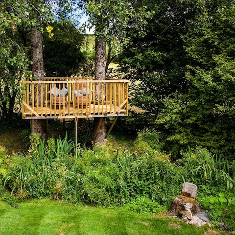 Retreat to the idyllic platform in the trees
