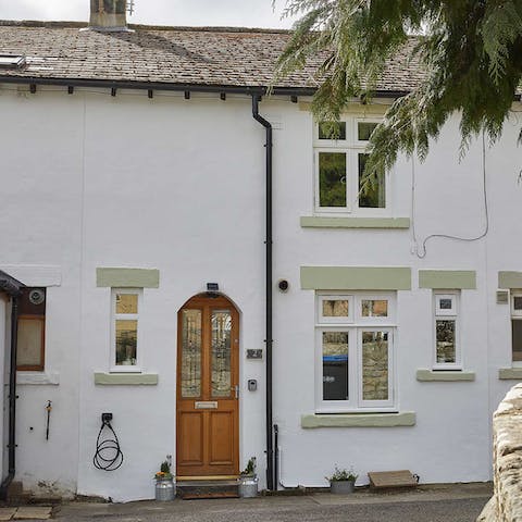 Stay in this delightful terraced home, close to the banks of the River Tees