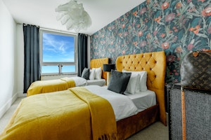 Waterside Modern image 15