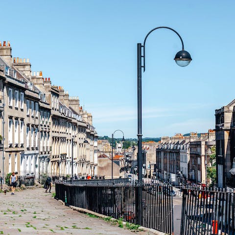 Bath's city centre is less than fifteen minutes away by foot