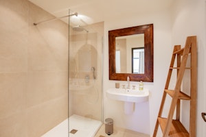 Luberon Mountain Retreat image 10