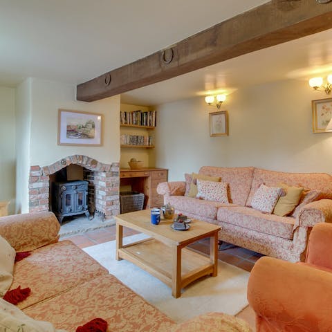 Make yourself at home in the cosy living space and curl up with a cup of tea