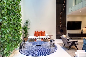 South Kensington High Life image 14